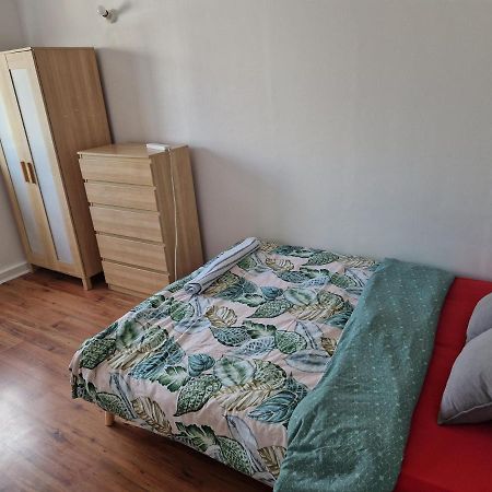 Twin Bed For Guests Lägenhet London Exteriör bild