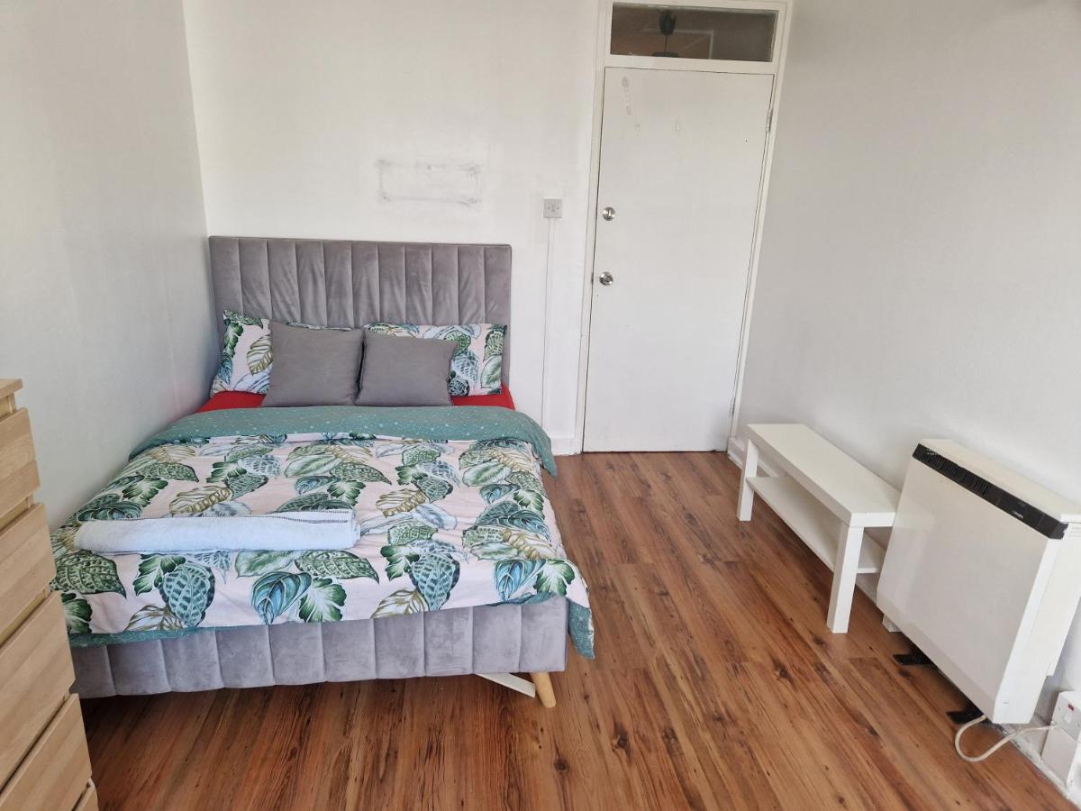 Twin Bed For Guests Lägenhet London Exteriör bild